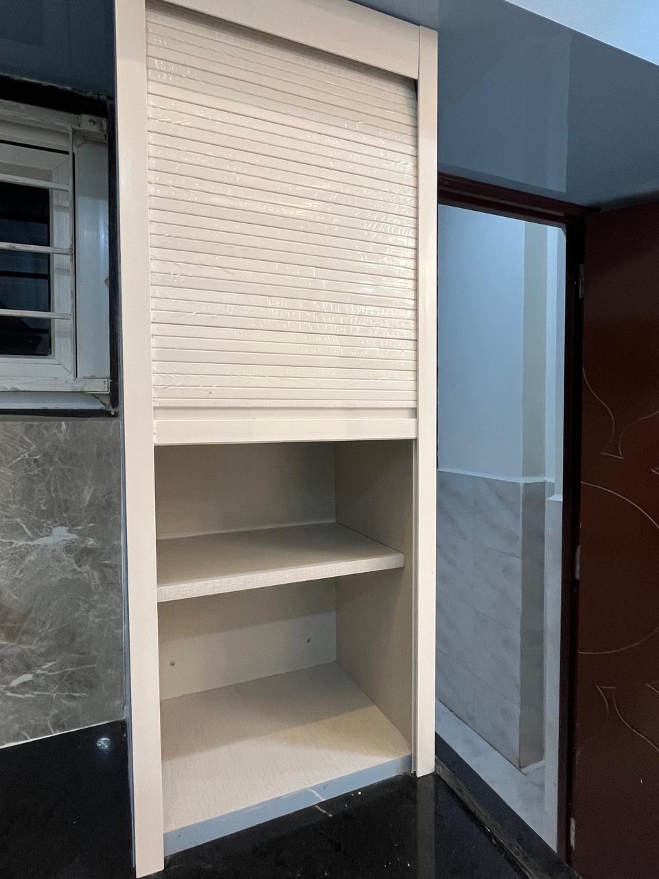 Roller-shutter kitchen storage unit